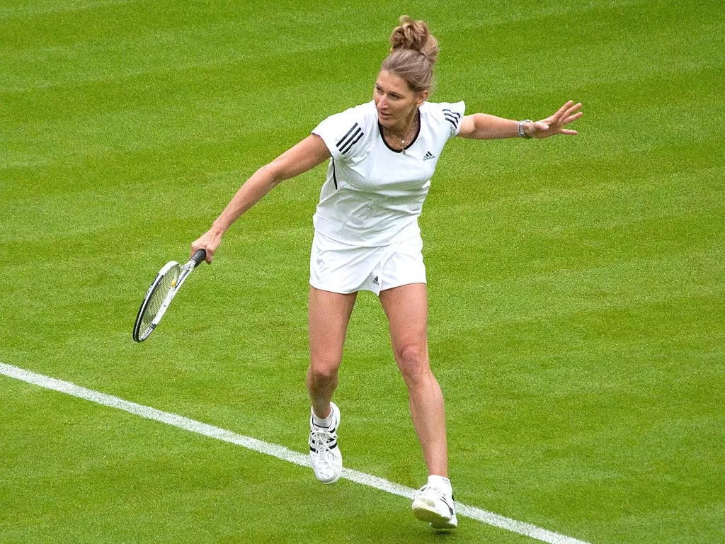 Steffi Graf lyömässä palloon